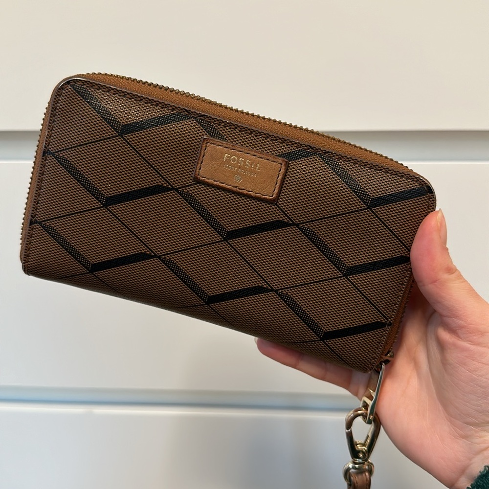 Fossil wallet brown/tan pattern good condition